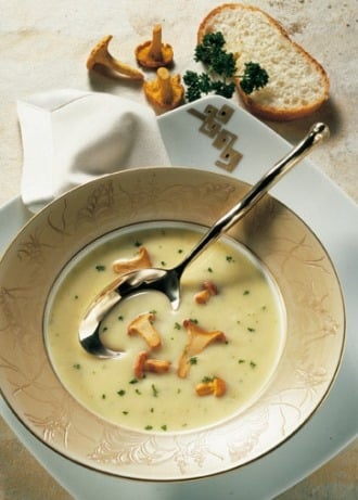 Suppen-Rezept: Gourmet-Käsecremesuppe mit Pfifferlingen - Foto: Wirths PR