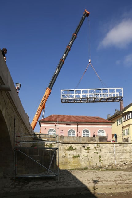 1003steinerne-bruecke-abbau-des-behelfsstegs-bei-stadtamhof-bild1.jpg.2617540